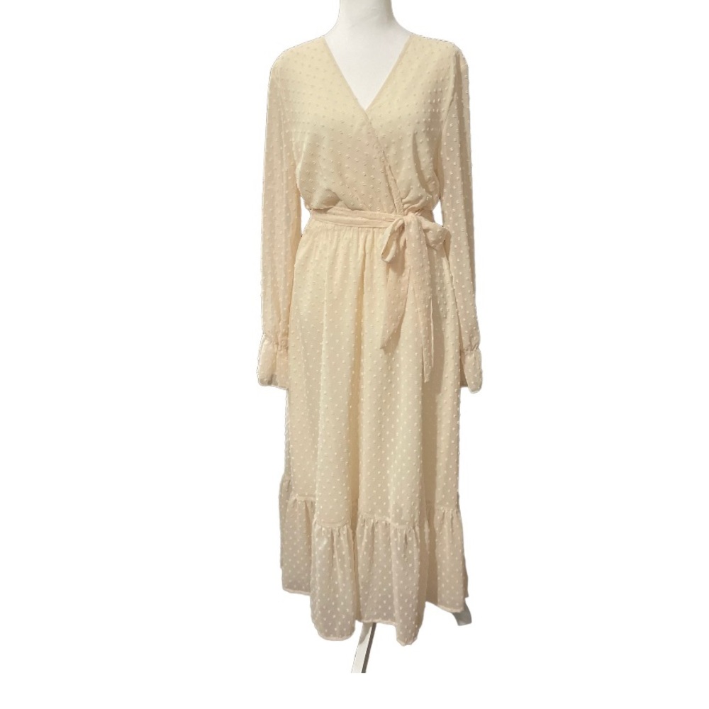 NWT women’s casual cream color long sleeve dress.  Size Medium